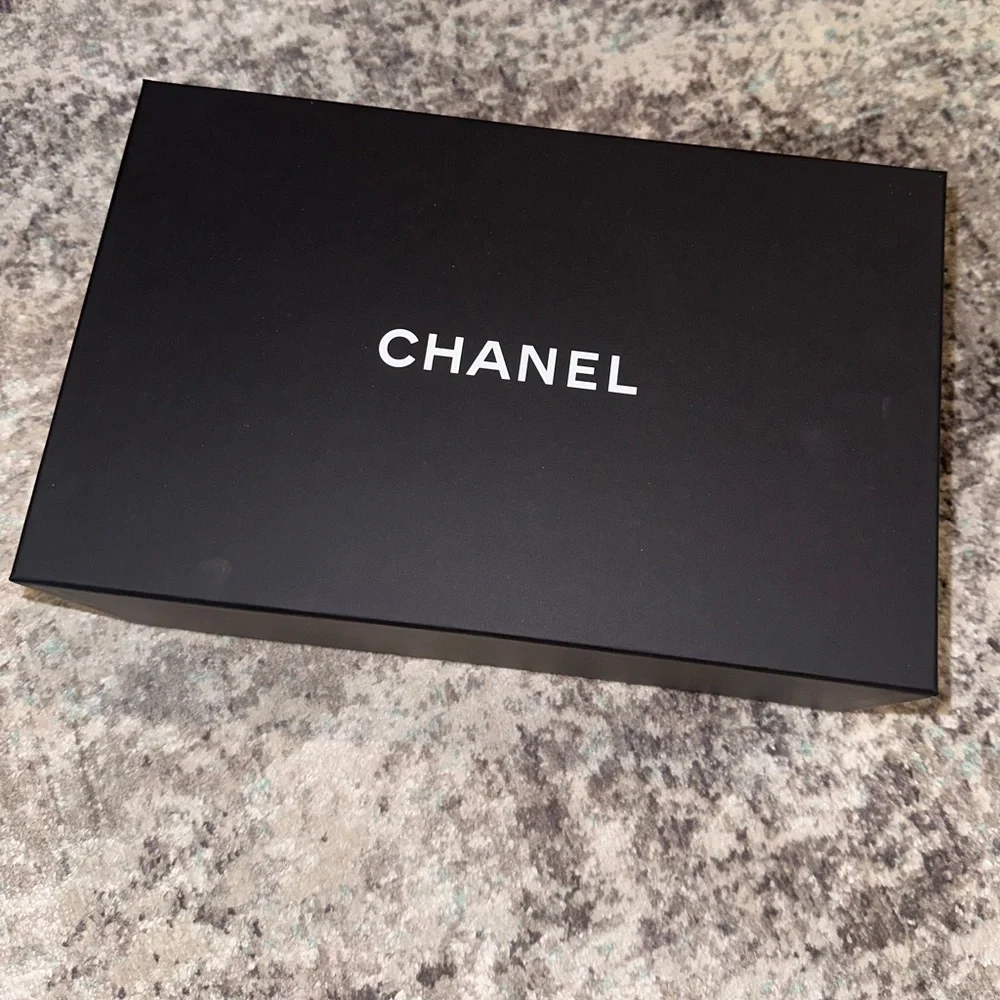 Chanel Caviar Leather Curved Classic Case in Blush